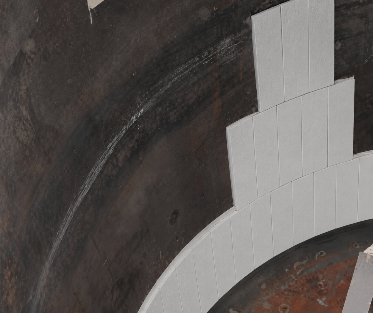 Wedge FSMP 1450 — one of the best ladle insulation boards — lining a steel ladle shell