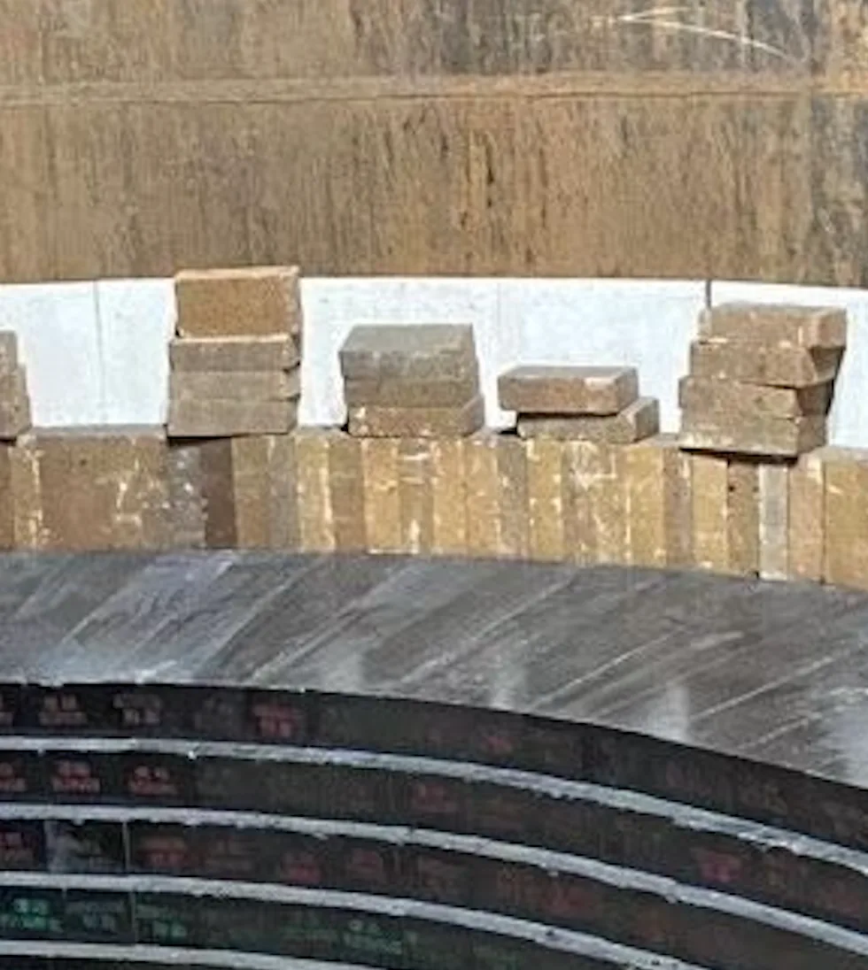 Insulation board back-up behind refractory bricks in a steel ladle lining