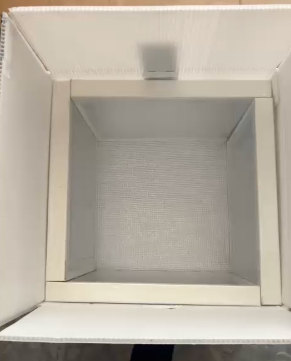 Top view of a VIP cold box showing six vacuum insulation panels lining a PP hollow board carton